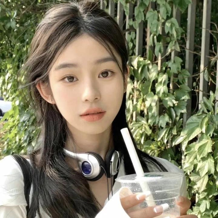 派遣女公关彩华